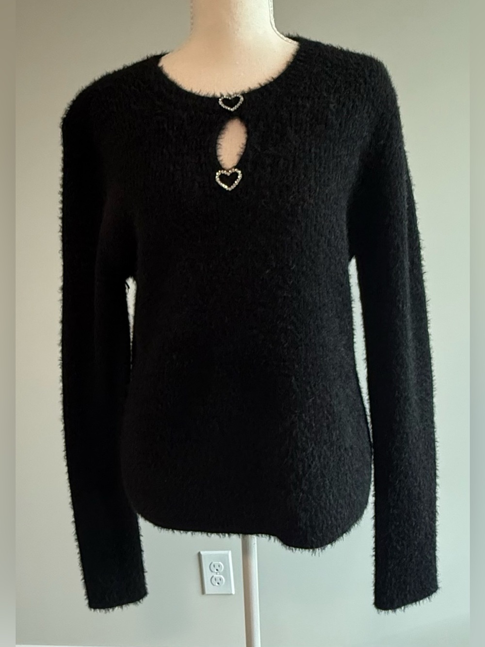 Black Heart-Accent Fuzzy Knit Sweater Women’s Medium or Juniors XL